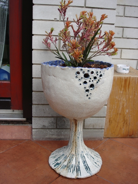 Flower pot for indoor or outdoor use